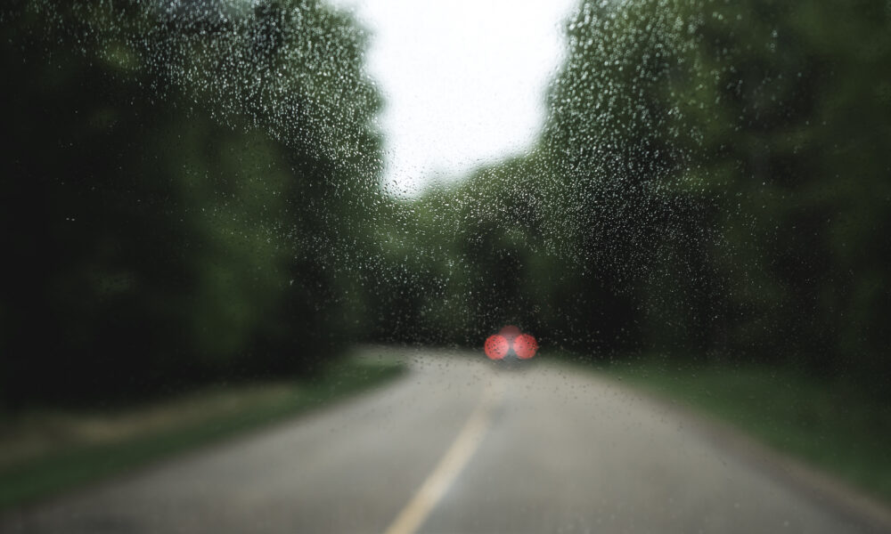 City Experiences Mixed Weather as Heavy Rain and Light Showers Sweep Through || Elevaredailynexus